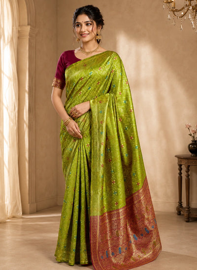 Elegant Green Banarasi Woven Saree with Traditional Floral Motifs & Rich Zari Pallu